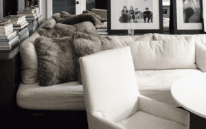 5 Tips for How to Play with Interiors and Furniture in Dark Walls