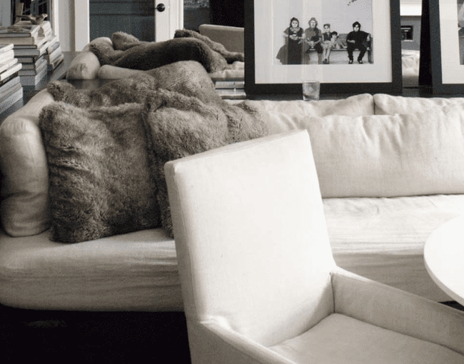 5 Tips for How to Play with Interiors and Furniture in Dark Walls