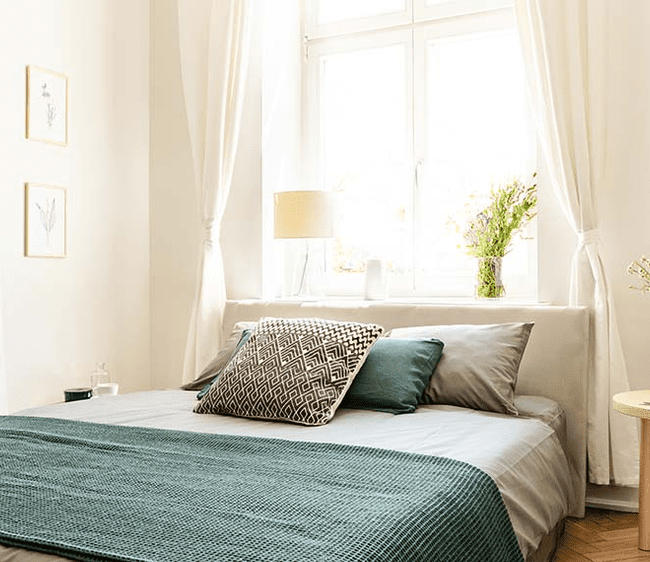 DECOR TIPS FOR SMALL MASTER BEDROOMS