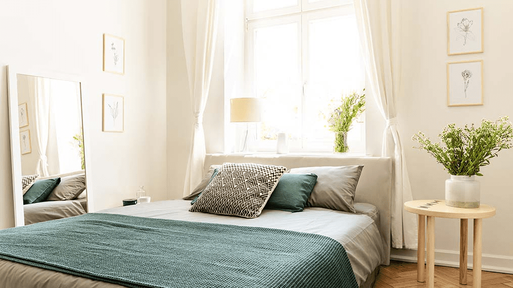 DECOR TIPS FOR SMALL MASTER BEDROOMS