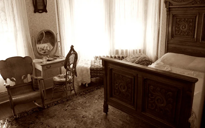 vintage furniture in delhi